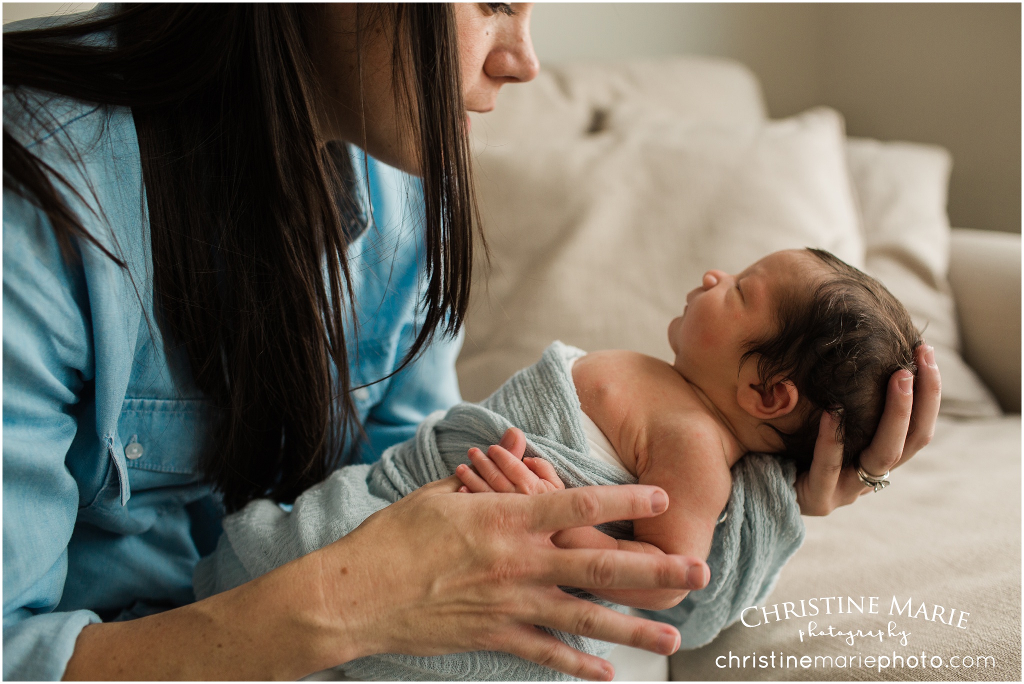 natural lifestyle newborn photo with mom and baby