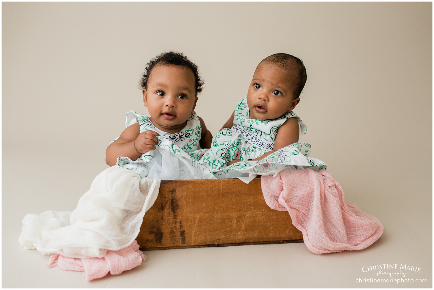 Twin Babies Photography | Austin TX Newborn Photographer