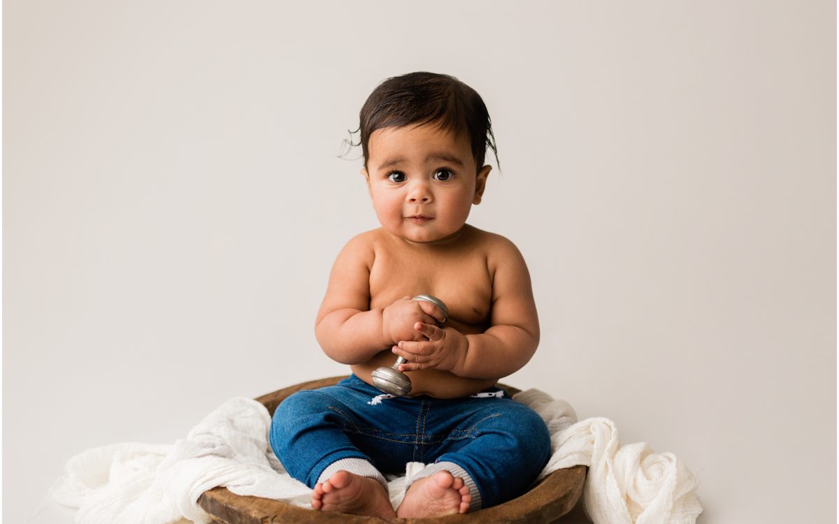 6 month photos for baby | Cumming Milestone Photographer